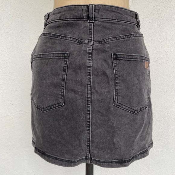 Roxy Washed Black Denim Skirt- sz S - Picture 3 of 4